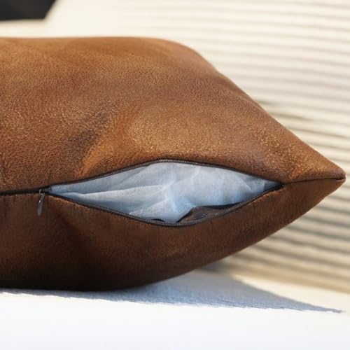 Quantum Interior by Maxland Hochwertiges Dekokissen in Leder-Optik, 50 x 50 cm, Sofakissen mit Reißverschluss, gefüllt, weiches Dekoissen (Braun)