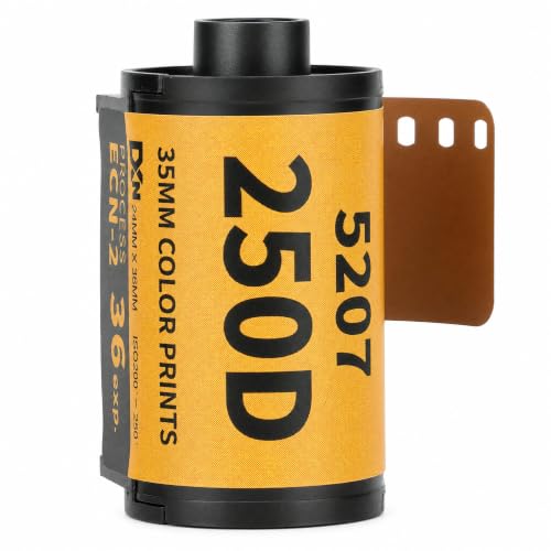 Película de color de 35 mm que evita fotos lavadas gracias a su emulsión estable de 36 hojas