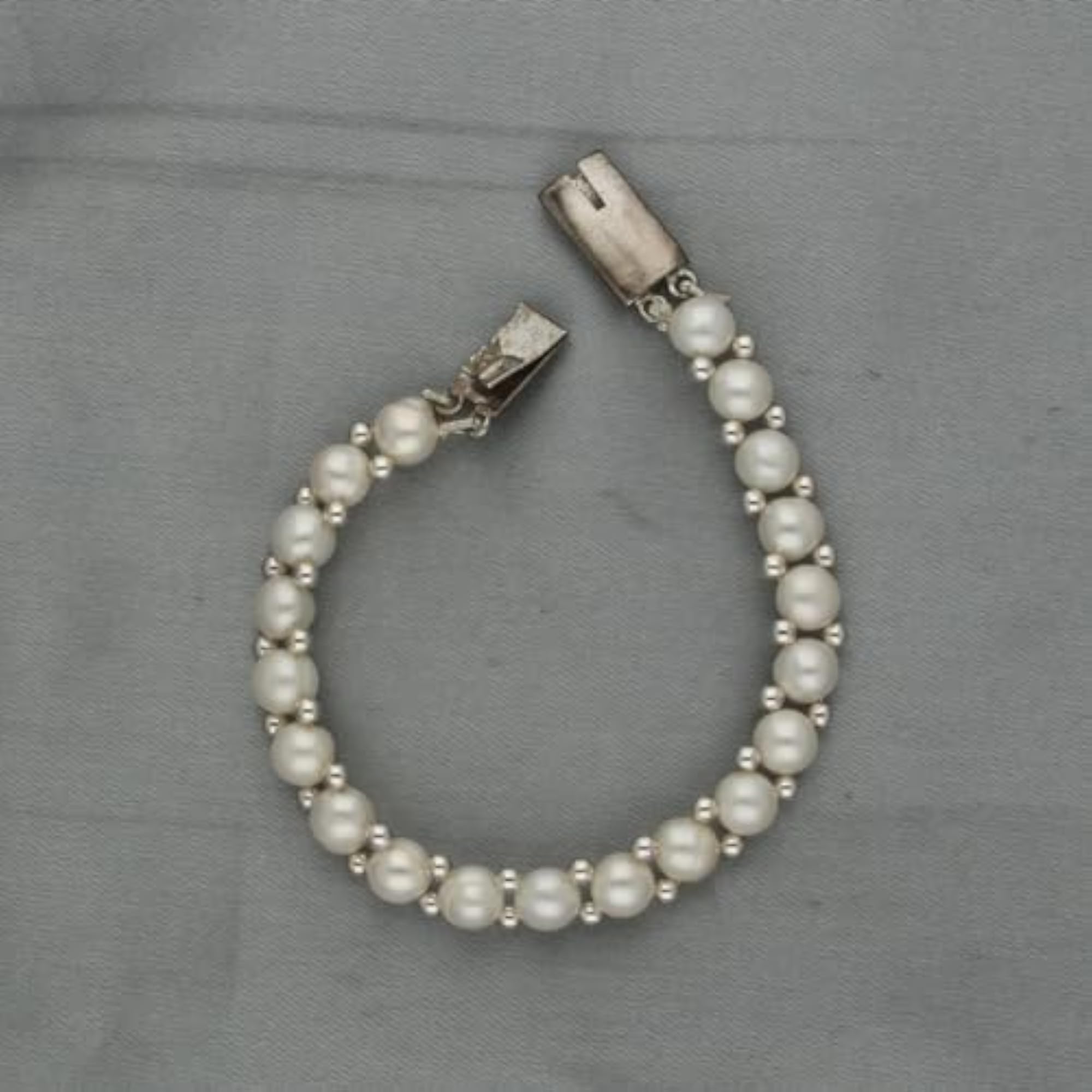 Women's Charm Pearl Bracelet, Elegant Gift