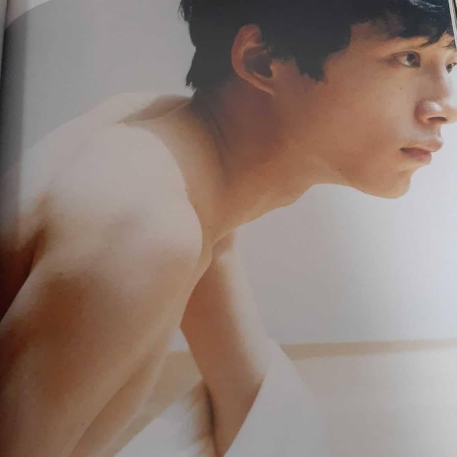 坂口健太郎       写真集 /関連本セット 坂口健太郎写真集 25.6 (単行本) | 田邊 剛, 坂口 健太郎 |本