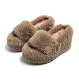 SU YING KE Women's Fuzzy Wedge Slippers Faux Fur Platform Slides Open Toe Plush Sandals Comfort Indoor Outdoor Furry High Heel Slippers (8,Khaki)