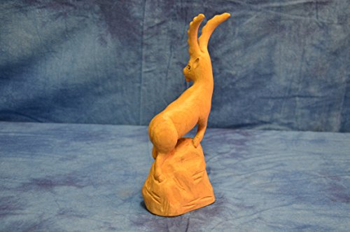 Stambecco scolpito in legno di faggio