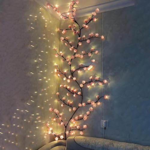 Lumières LED de branche d'arbre contre les murs vides | Déco vigne de saule et roses roses
