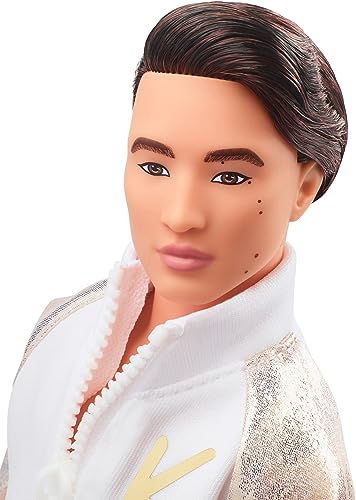 Muñeco Ken traje blanco y dorado Barbie The Movie miniatura 3
