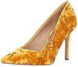 Stiletto heel and low-cut vamp providing leg-lengthening effect