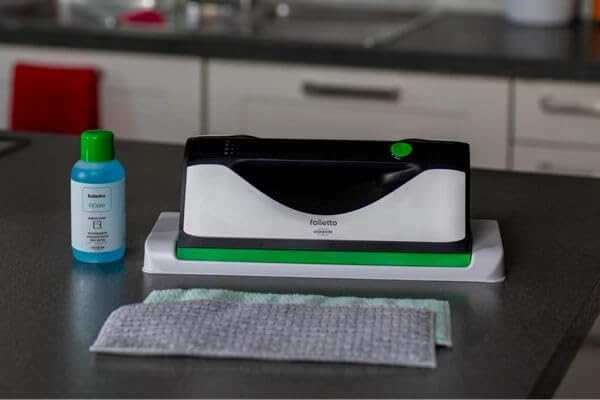 Vorwerk Folletto VG100+ Multisuperficie Originale – Lavavetri Elettrico Senza Fili per Vetri, Specchi, Piastrelle e Superfici Lucide – Spruzza, Pulisce e Aspira Senza Aloni
