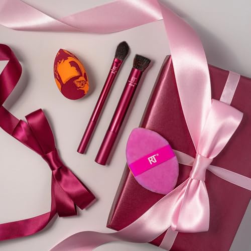 Real Techniques Merry Must-Haves Holiday Gift Set, 4 Piece Brush & Sponge Set for Foundation, Cheeks & Powder, Stocking Stuffer, Gift for Her, Cruelty-Free & Vegan - Image 6