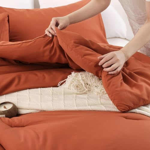 Image of ROSGONIA Oversized King Comforter 120x120, 3pcs Super King Comforter (1 Burnt Orange Comforter & 2 Pillowcases) Lightweight Warm Bedding Set Quilt