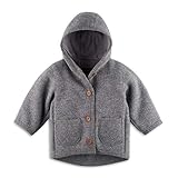 100% MADE IN GERMANY: Die Halfen Kapuzenjacke wird in Handarbeit in Deutschland hergestellt. Hochwertige Schurwolle (kontrolliert-biologische Tierhaltung) aus Patagonien kommt bei uns zum Einsatz.