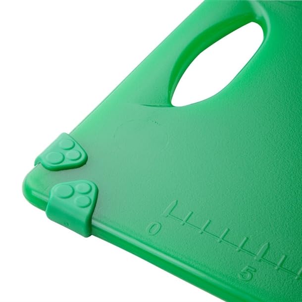 Planche à découper verte Hygiplas anti-glisse pour sécuriser vos découpes - 3