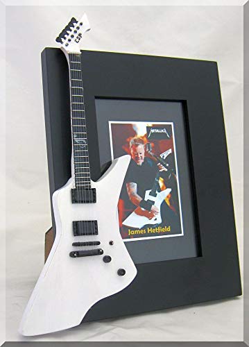 JAMES HETFIELD Cadre photo miniature pour guitare METALLICA Snakebyte - Les Beatles, Paul McCartney, John Lennon, RIngo Starr, George Harrison JAMES HETFIELD Cadre photo miniature pour guitare METALLICA Snakebyte – Image 3
