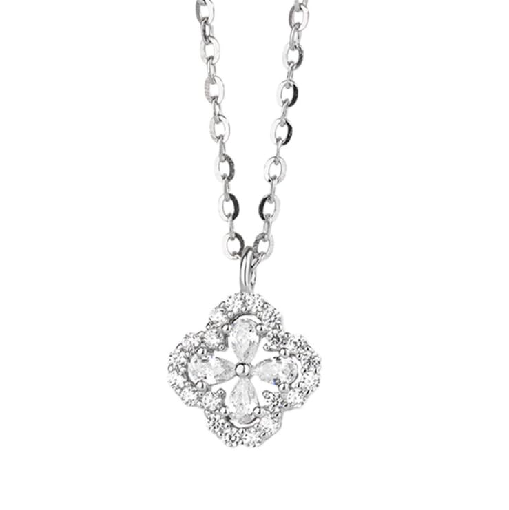 Collier pendentif trèfle en argent pour sublimer vos tenues de tous les jours