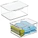 mDesign Juego de 2 cajas de plástico con tapa – Caja de almacenaje para estante de cocina y despensa – Organizador de nevera apilable para té, café y aperitivos – transparente