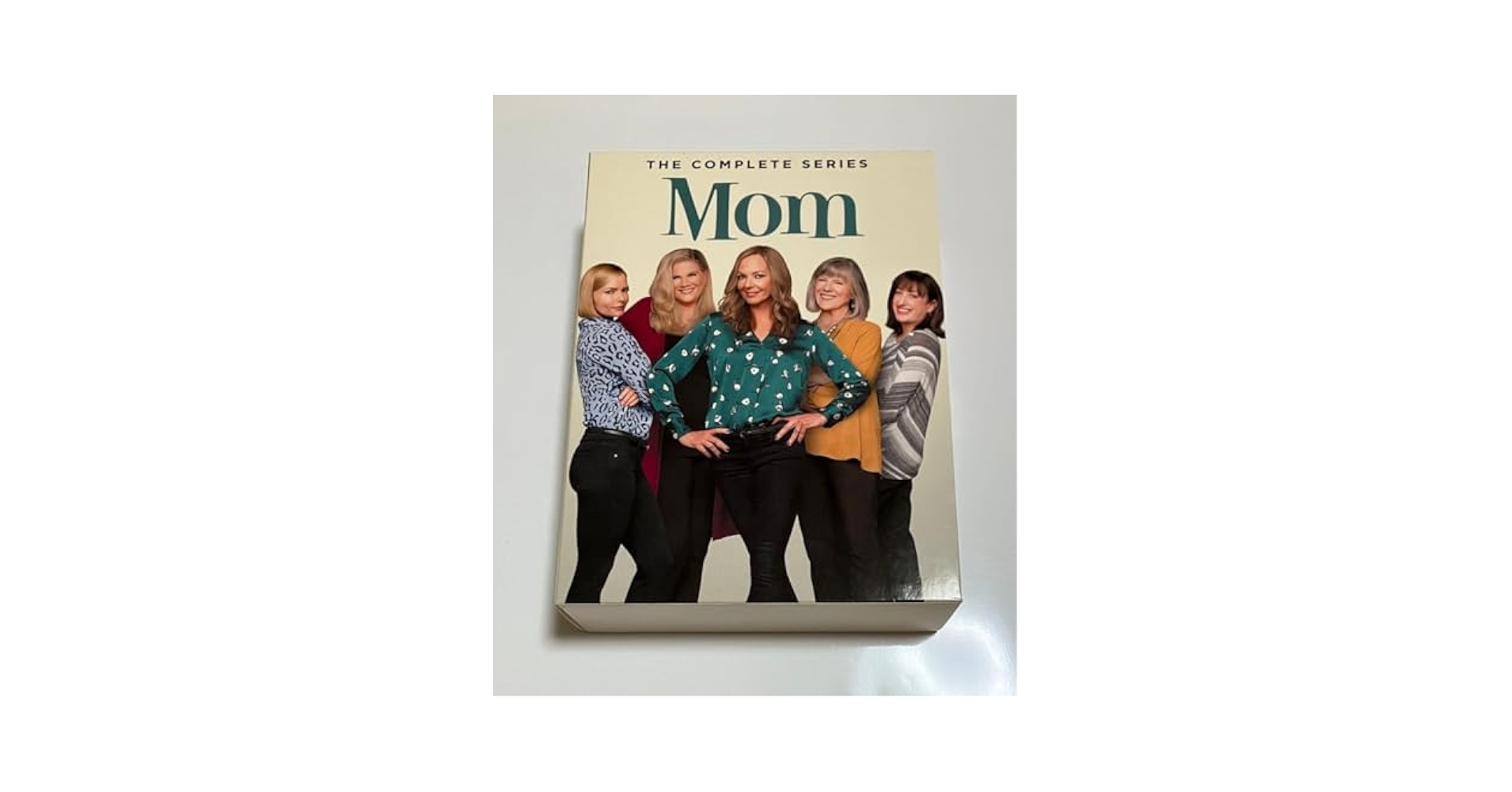 海外ドラマ「Mom」season1〜season8 コンプリートBOX Amazon.co