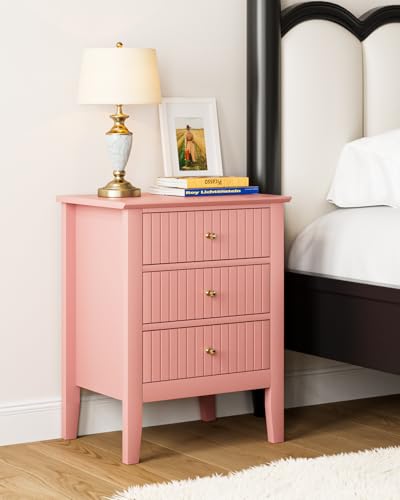 HEYZOEY Mesita Noche Vintage con 3 Cajones, Mesilla de Noche Estilo Rústico Granja con Tiradores Dorados, Mesa Auxiliar para Dormitorio y Salón, Rosa (45 × 35 × 61 cm)