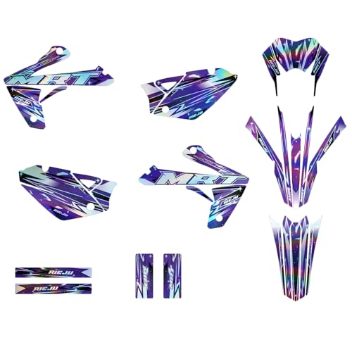 Kit decorativo adesivo Rieju 50 MRT / MRT Galassia Holographic Kit completo nuovo adattabile per moto 50cc Rieju MRT dal 2009 al 2021 e 125cc Maratona dal 2009 al 2017. Il kit include solo adesivi, non carenature. Il kit comprende i seguenti elementi: - 3 adesivi per udito radiatore anteriore sinistro - 3 adesivi per udito radiatore anteriore destro - 3 adesivi per udito laterale posteriore sinistro - 3 adesivi per udito laterale posteriore destro - 5 adesivi per parafango anteriore - 1 adesivo per parafango posteriore - 3 adesivi per piastra faro - 2 adesivi per braccio oscillante - 2 adesivi per forcella o forchetta