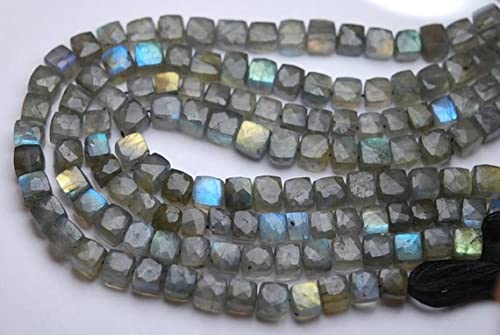 Cubes facettés en labradorite bleue 8-9mm d'une brillance rare