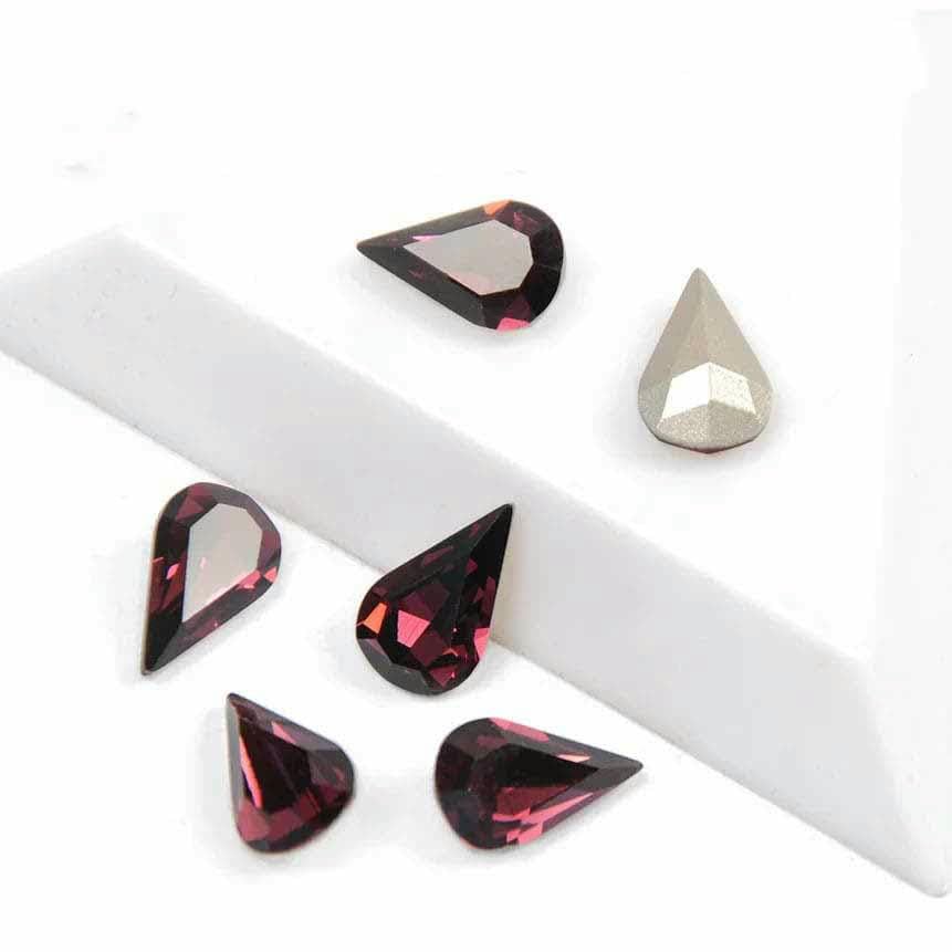 Cristales de colores para coser, diamantes de imitación en forma de pera, para manualidades, decoración de trajes de gimnasio, amatista, 5 x 8 mm, 27 unidades, con engaste dorado.