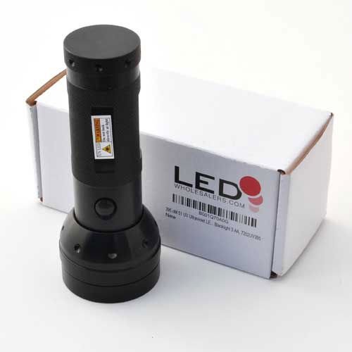 LEDwholesalers 51-LED 395nm Ultra Violet Blacklight UV Flashlight 3xAA, 7202UV395