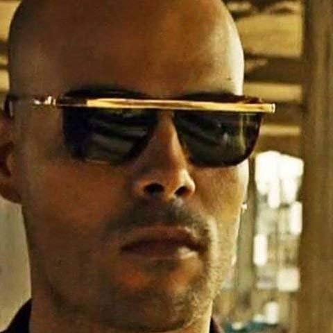 Occhiali da Sole Marca ISURF Modello GOMORRA 2 Ciro di MARZIO 2016 Serie TV  (Nero Opaco Banda Argento Opaca) : Abbigliamento