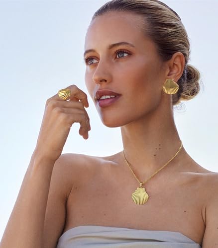 WOWORAMA Gold Shell Necklace for Women Dainty Seashell Pendant Necklaces Adjustable Chain Ocean Sea Shell Choker Necklaces Summer Beach Necklace Jewelry