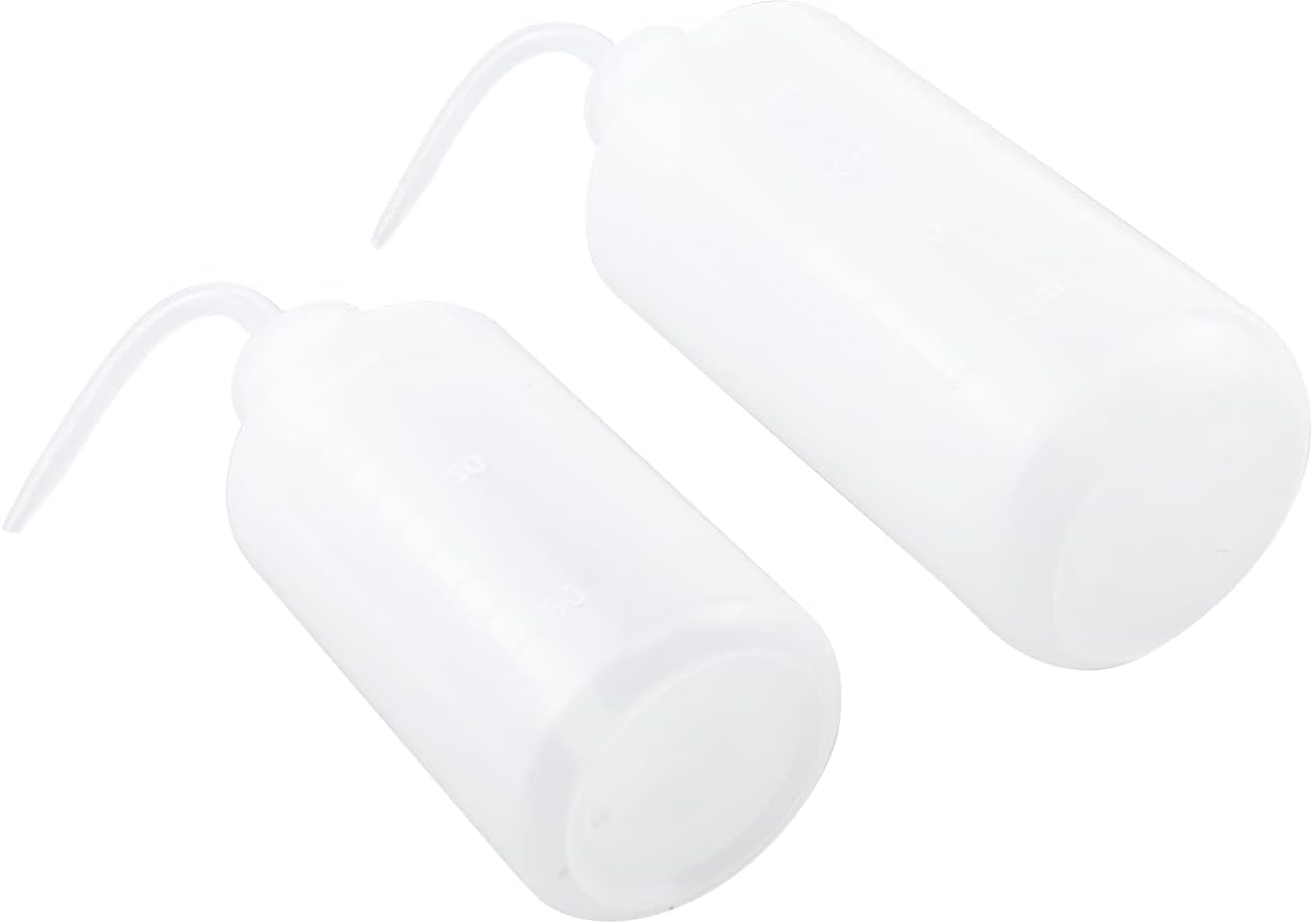 Antrader 2 Pcs Plastic Watering Bottle, Succulent Squeeze Watering Can Gardening Tools with Bend Mouth and Scale Mark (250ML+500ML)