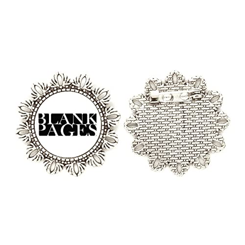 Broche de flores plateadas para transformar chaquetas básicas en trajes elegantes