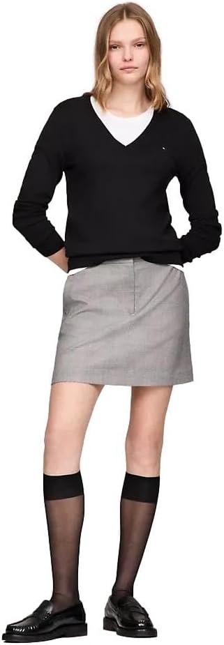 Tommy Hilfiger Womens Classic Fit Lightweight V-Neck Sweater - Image 2