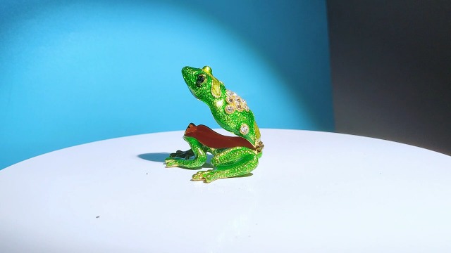 Hand Painted Crystal Frog Figurine Gift Idea Decorative  on Amazon Live