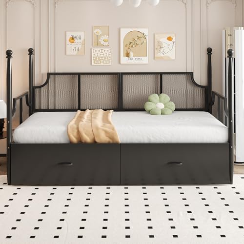 Con 2 grandi ripiani: massimizza lo spazio con questo divano letto in ferro con 2 ampi cassetti sotto il letto per riporre biancheria da letto, vestiti o articoli per il tempo libero.