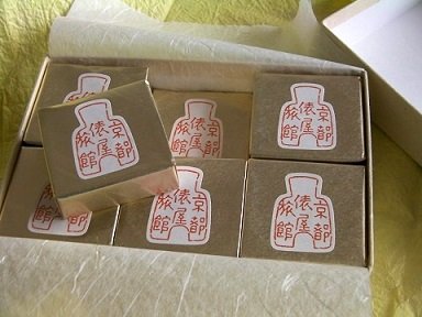 Amazon | 俵屋旅館 俵屋の石鹸 12個入り 【ギフト包装＆紙袋付き