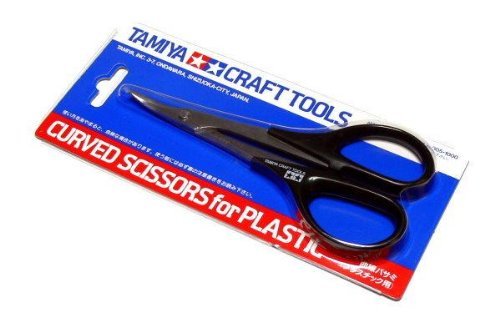 Ciseaux courbes Tamiya 74005 pour des découpes de précision sur plastique et lexan