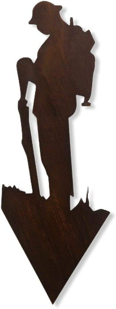 Large RUSTY METAL SIGN Lest We Forget Soldier GARDEN STATUE ORNAMENT FEATURE ART