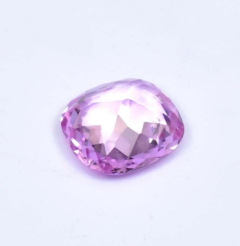 Saphir rose naturel 11x10mm d'exception en forme coussin à facettes