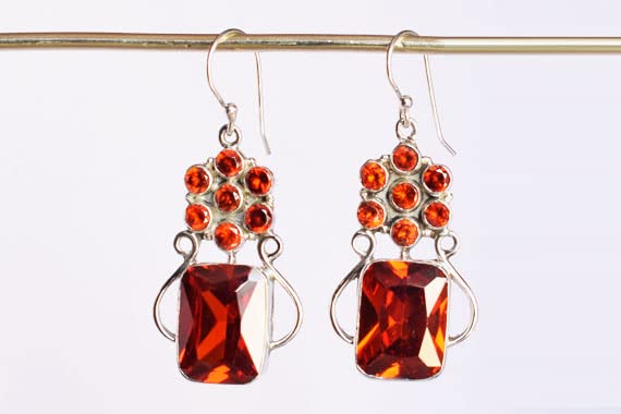 Boucles d'oreilles rectangulaires grenat, le cadeau idéal