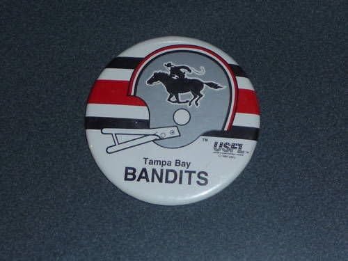 VINTAGE 1983 USFL TAMPA BAY BANDITS FIRST YEAR BUTTON 4 414cD5EFK3L. AC