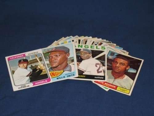 25 Different Vintage Los Angeles/California Angels Topps Baseball Cards from 1961-1975 - Shipped in