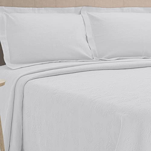 Image of BNM Oversized Paisley Matelasse Cotton Bedspread, Jacquard Weave, Soft and Breathable, All-Season, Cozy and Lightweight, Perfect for Master or Guest Bedroom, Matching Pillow Shams, White, Full