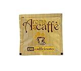🇮🇹 Contiene solo 0,1% de Cafeína. 97% del material Biodegradable. Cada cápsula contiene 7g. ☕ Las monodosis son estándar, todas tienen el mismo tamaño (44 ESE) y son compatibles con cualquier tipo de máquina de café. Con las capsulas de café monodosis el agua pasa a través de un filtro de papel vegetal 100% natural. De hecho, se componen de materiales completamente biodegradable y pueden ser recicladas como residuos orgánicos húmedos.