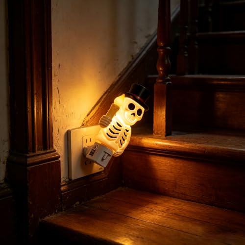 Image of Skull Night Light, 2026 New Skeleton Night Light, Halloween Horrible Light Decoration for Halloween Party and Home Decor (White)