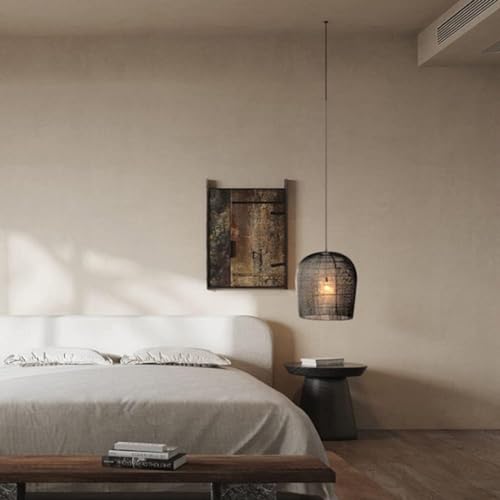 Lustre noir en rotin pour décoration de boutique chic