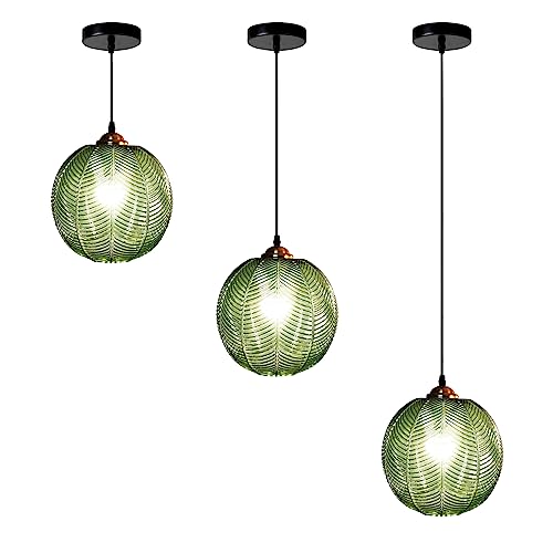Suspension vintage verte pour relooker un plafond et éclairer une table de cuisine
