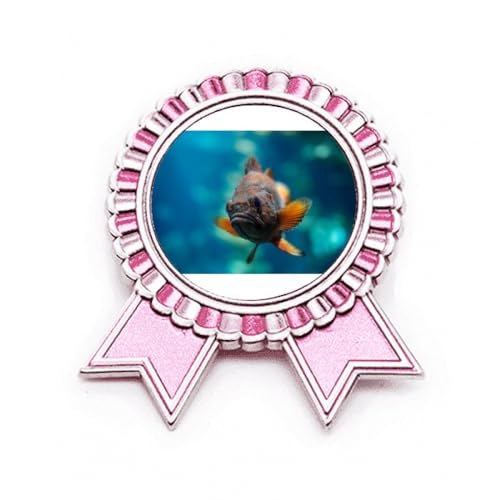 Broche poisson rose en métal M idéale pour un look estival et décontracté