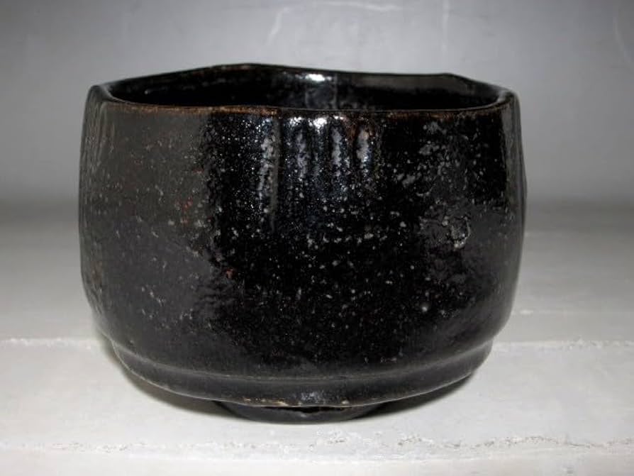 黒茶碗 Amazon.co.jp: 楽六代左入 黒茶碗「侘の友」表千家十四代而妙斎