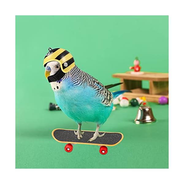 Frienda 4 pieces bearded dragon accessories bearded dragon funny toy lizard helmet hat and mini skateboard for lizard bearded dragon hamster parrot reptile small animals - image 4