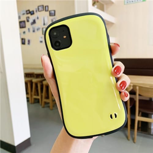 Coque iPhone 14 Pro jaune lisse pour un style urbain et dynamique en déplacement