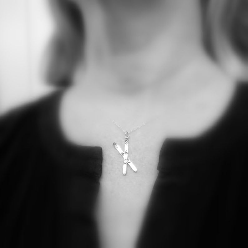 Collana con sci in argento sterling 925, piccolo ciondolo invernale, per donna, sport, montagna, hobby, stagione fredda, regalo per sciatori, atleti, piccola e delicata | con catena da 18 pollici |