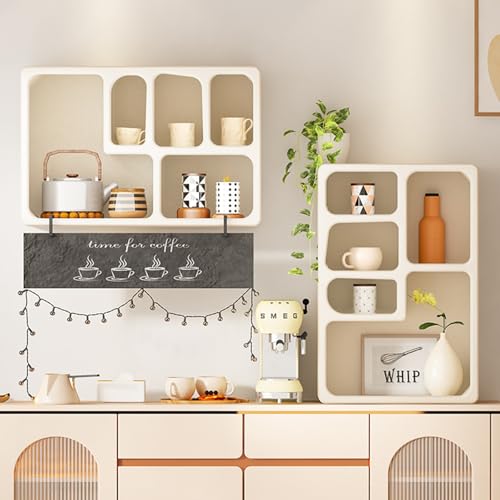 Étagère murale flottante blanche pour objets de collection dans le salon