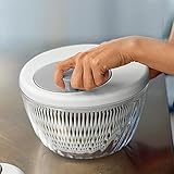 Fácil de usar: el diseño circular de la manija giratoria es conveniente y que ahorra trabajo.Los deshidratadores centrífugos pueden lavar rápidamente las ensaladas, verduras y frutas.