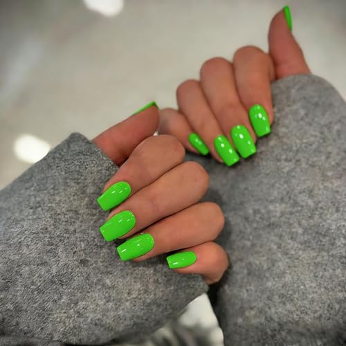 KXAMELIE Green Press on Nails Medium Square, Soft Gel Fake Nails Short Coffin, Glossy Full Cover Acrylic Nails Press on with Glue, Reusable Glue on Nail for St. Patrick's Day, Easy to Apply, 28 Pcs
